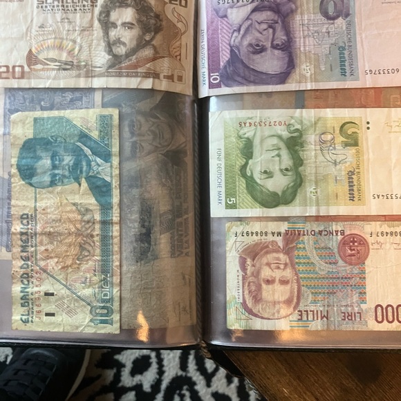 Vintage and old coins and currency around the world - Picture 5 of 10